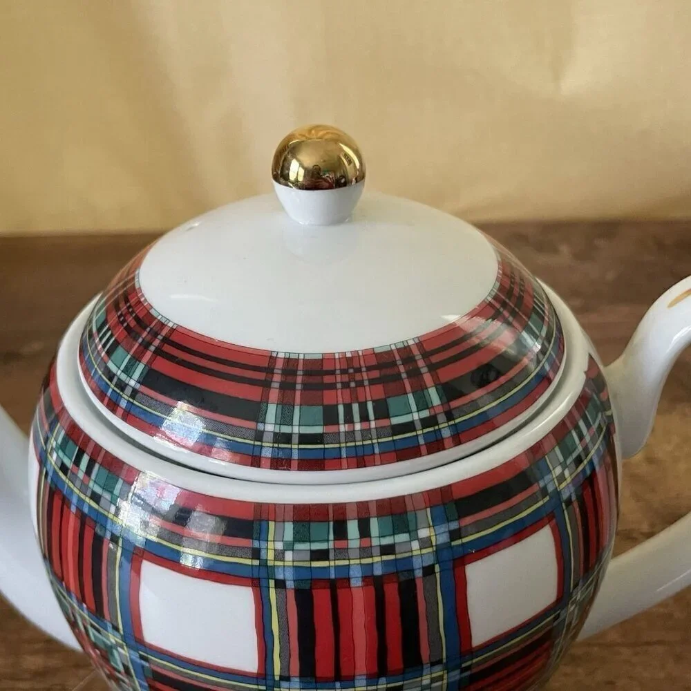 Williams Sonoma Stuart Dress Tartan Teapot White Red Gold Holiday 4 Cup Japan